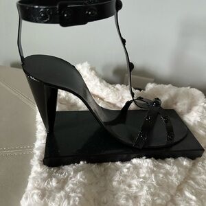 Sandal Wine Bottle Holder